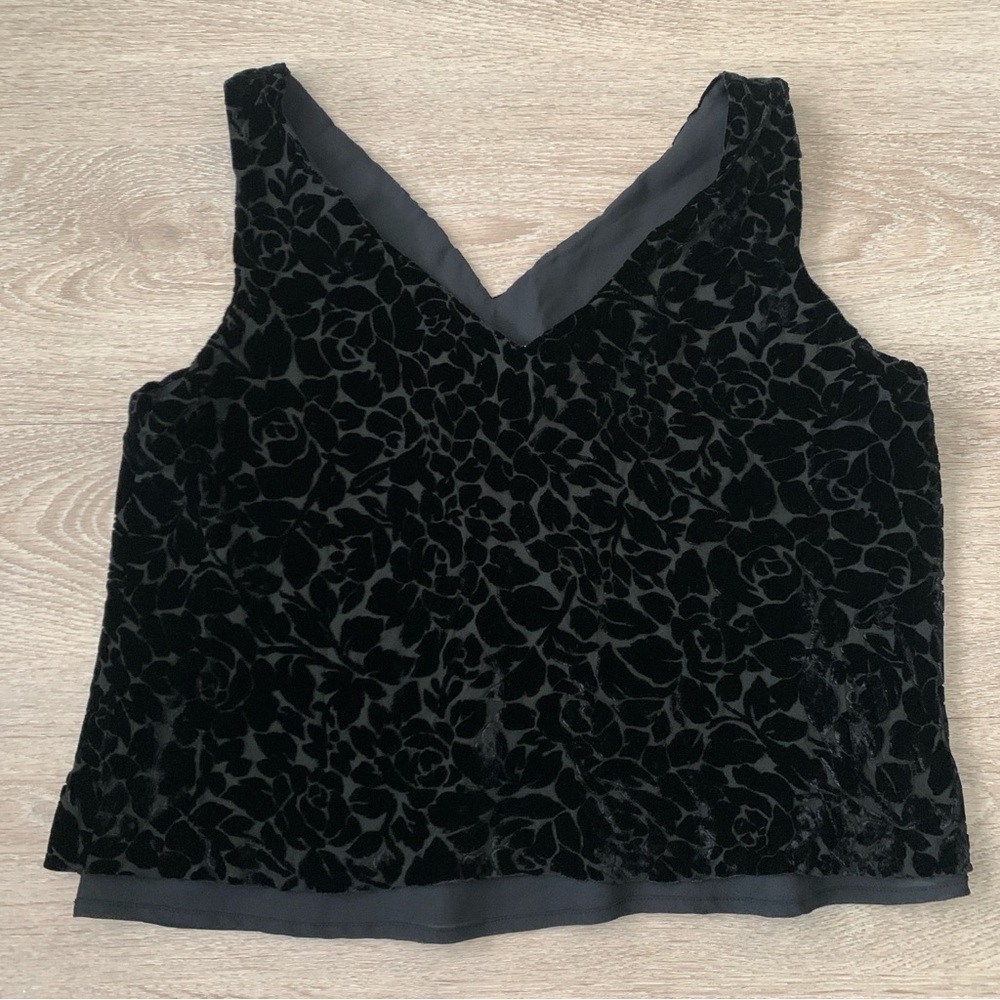 Jones Wear Black Velvet Floral Sleeveless Blouse Size 14